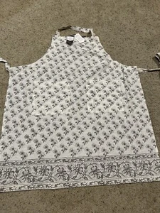 NEW Danica Heirloom Block Print Apron | White And Gray FLORAL Z23 - Picture 1 of 6