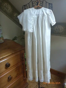 Ancienne robe de baptême en soie ivoire beaux empiècements en dentelle + châle - Photo 1/20