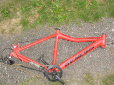 Рама горного велосипеда Genesis 92666 26 дюймов Saracino красная - Изображение 1 из 4
