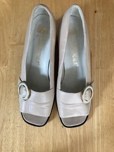 Delman Italy Made Women’s 9.5M Beige Leather Peep Toe Block Heels - Picture 1 of 9