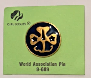 Prendedor vintage de la Asociación Mundial Girl Scouts 9-689 en tarjeta original - nunca usado - Imagen 1 de 1