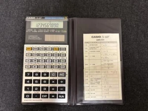 Calcolatrice Casio Fx-61f Elettrica Formula A27 Vintage con Manuale Istruzioni Dati - Foto 1 di 5