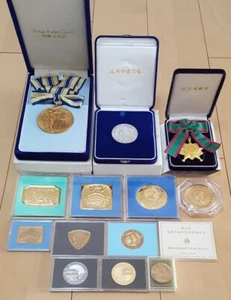 SGI Soka Gakkai Gedenkmedaille Emblem Set Daisaku Ikeda Sammlung - Bild 1 von 10