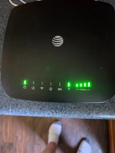 ATT Wireless Internet Router Modem IFWA-40 Hotspot Used & Working See Pics π - Picture 1 of 6