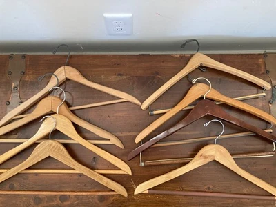 Lote de 8 perchas vintage de madera pesada trajes pantalones abrigo camisas de vestir pantalones madera Foto 1 de 4
