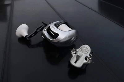 Shimano Tranx TRX500HG Baitcasting Fishing Reel W/ Clamp, Fresh Line, New Handle - Image 1 of 4