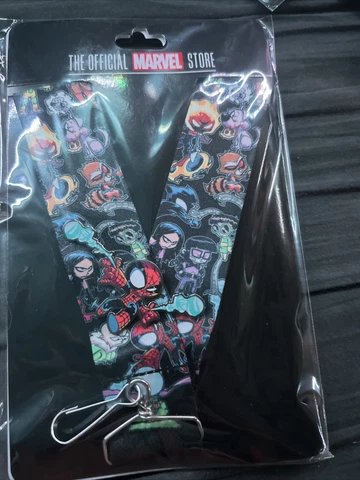 2023 SDCC SPIDERMAN LANYARD & Pin by Skottie Young Marvel Avengers Spider-Man Cover
