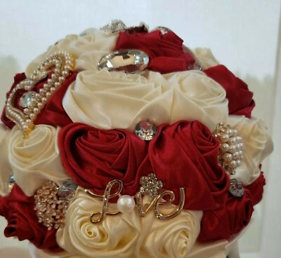 NUEVO ramo de boda floral satinado rojo y marfil para novia Foto 1 de 4