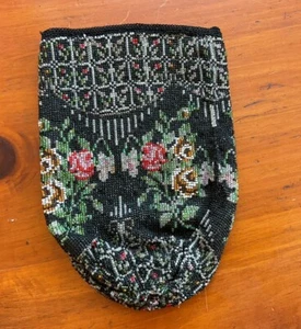 Antike Perlen Geldbörse / Handtasche 20er Jahre Kordelzug Blumenmuster fehlt - Bild 1 von 3