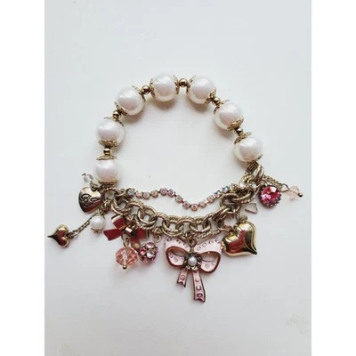 Pulsera Betsey Johnson Coqueta Imitación Perla Tono Dorado Dije Joyería de Moda  Foto 1 de 4