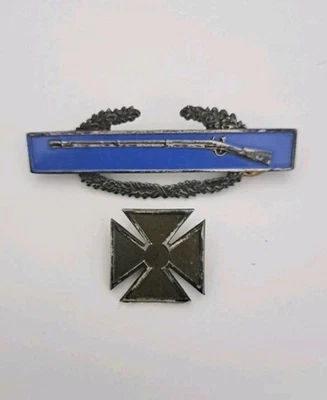 Значок боевой пехоты армии США времен Второй мировой войны из стерлингового серебра и стерлингового серебра значок стрелка сзади - Изображение 1 из 4