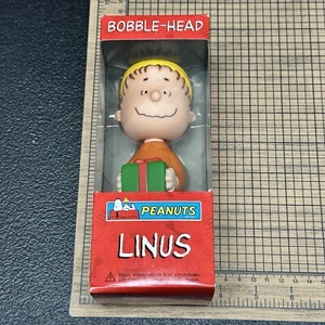 Funko Peanuts gang Linus Christmas Bobble-Head Collectible 7" New in box - Picture 1 of 6