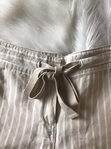 MANGO MNG Women’s Biege With White Stripes Shorts Size 6 NWT - Picture 1 of 4