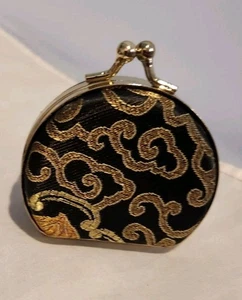 Vintage Weltmarkt Ring & Schmuckkästchen; Seidenbrokat mit rotem Filz Int & Spiegel - Bild 1 von 6