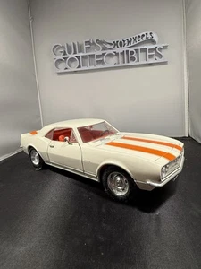 Road Legends Yat Ming '1967 White / Orange Chevrolet Camaro Z-28 1/18 - Picture 1 of 11