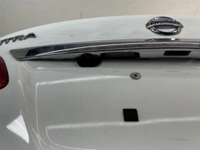 Nissan Sentra SL 2017 conjunto de tapa de cubierta sin alerón PC-QM1 blanco OEM Foto 1 de 4