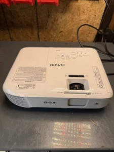 Epson VS350 3LCD XGA Projector 3300 Lumens w/ 2024 Lamp Hours - Picture 1 of 7