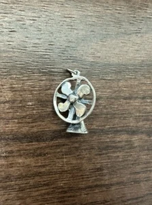 Dije de abanico vintage Shube’s Dakota West 3,56 g - Imagen 1 de 3