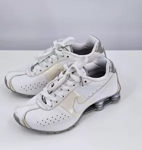 Nike Shox vintage para mujer talla 7,5 excelente estado blanco y plateado - Imagen 1 de 8