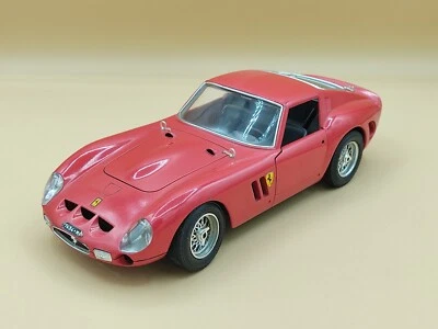 1/18° Ferrari 250 GTO Rouge 1962 Burago "Made in Italy" Défauts Issues - Photo 1/3