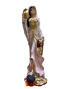 Santa Muerte encarnada - Picture 1 of 4