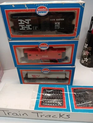 Model Power HO  Alco 3 assorted railroad cars / Track,look To Be New Old Stock - Image 1 of 4