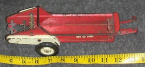 Tru Scale Case IH Red Manure Spreader 1/16 scale Tractor Implement Farm Toy - Picture 1 of 5