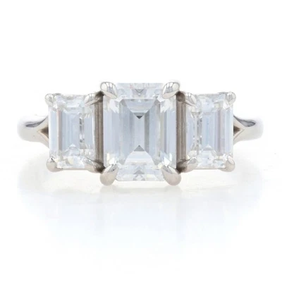 Oro Bianco Moissanite Tre Pietre Anello - 14k Smeraldo Cut 2.50ctw Fidanzamento - Immagine 1 di 4