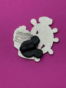 Disney Trading Pin Mickey Mouse Pirate Crossed Swords Gold HIDDEN MICKY - Picture 1 of 3