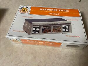BACHMANN HARDWARE STORE HO SCALE NEW IN BOX