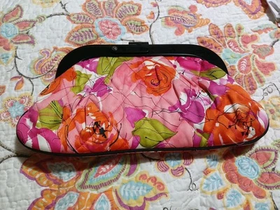 Bolso de Mano Vera Bradley Vintage Rose Millie Floral 12" x 7" Acolchado Negro Acrílico Foto 1 de 4