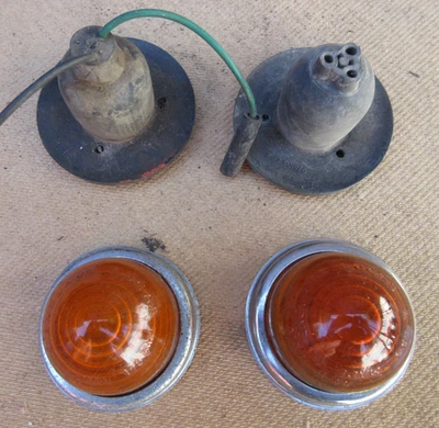2x Reliant Regal and Early Land Rover Glass Indicator Lights - Image 1 of 4