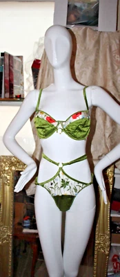 Sujetador, tirantes y calzoncillo Studio Pia Cerelia verde selva talla 5 y L nuevo con etiquetas Foto 1 de 4