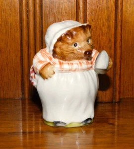 Beatrice Potter " Mrs. Tiggy-Winkle" Gold Oval Beswick Stamp, Estate Sale, A+ - Picture 1 of 6