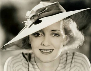 Bette Davis Wearing Widebrimmed Hat 1930 OLD MOVIE PHOTO - Picture 1 of 1