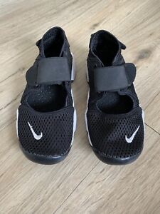 Nike Rifts Black size 3.5 Junior Boys Girls Summer Shoes