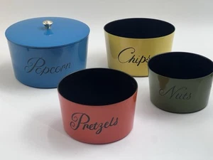 Set snack moderno metà secolo ciotole nidificazione plastica popcorn salatini noci patatine fritte - Foto 1 di 7