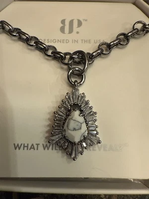 Bomb Party OG NK10548 'El brillo de los suspiros olvidados' Howlite Magnesita Hematita Foto 1 de 2