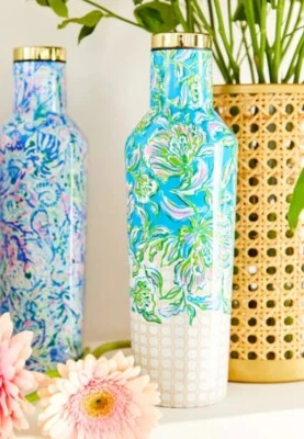 Botella de agua Lilly Pulitzer de acero inoxidable con imán de pollo nueva con etiquetas colección 20 oz Foto 1 de 3