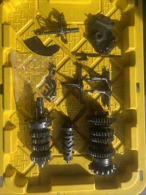 2005 03-05 Yamaha YZFR6 R6 Transmission Gearbox Gear Shaft Fork Drum Cover Lot - Image 1 of 4