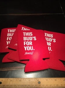 Bud Beer Koozie - NUEVO Juego de Cuatro Rojos ¡Estos Brotes Para Ti! - Imagen 1 de 4