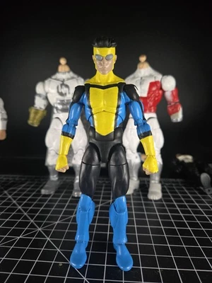 Figura de acción personalizada Invincible Stripevincible Variante 1/12 6"  Foto 1 de 3