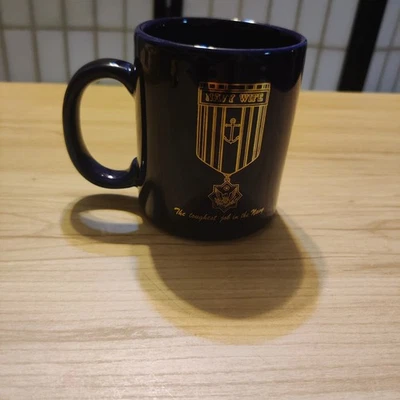 Taza de café azul y dorada Navy Wife Toughest Job in the Navy Foto 1 de 4
