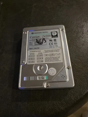 0Western Digital WD Caviar 24300 AC24300-40LC 4.0GB IDE 3.5in Hard Drive - Image 1 of 4