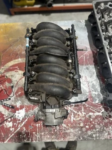 Ls6 Intake manifold Injectors OEM Corvette Camaro HSV LS1 Part No: 12573572 - Picture 1 of 7