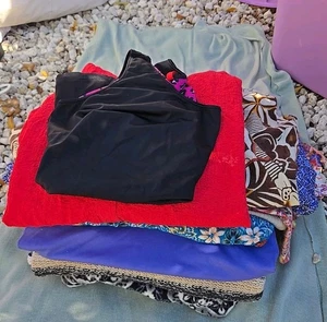 Gemischtes Paket 12 Damenbekleidung Größe 2x- 3x neu und gebraucht. - Bild 1 von 13