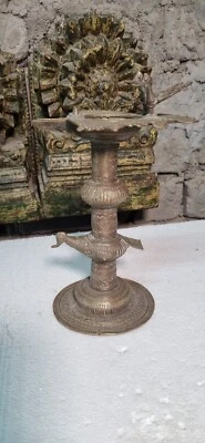 古董老式手工黄铜印度仪式普贾孔雀雕像油灯架 — 第 1/4 张图片