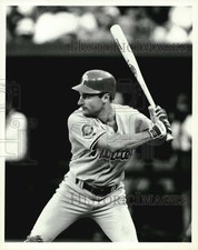 1995 Press Photo Philadelphia Phillies player Jim Eisenreich at bat - afx01334