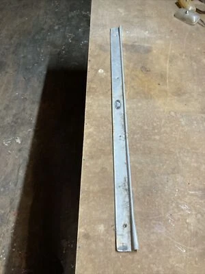 1964 1965 66 67 Sin costillas Chevelle Lemans 442 2 puertas umbral placa de jamba moldura OEM Foto 1 de 3