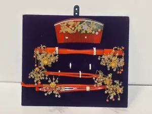 Japón Kanzashi Accesorios para el Cabello Artesanía Pin y Kushi Adornos para el Cabello Conjunto Flor Rojo - Imagen 1 de 18